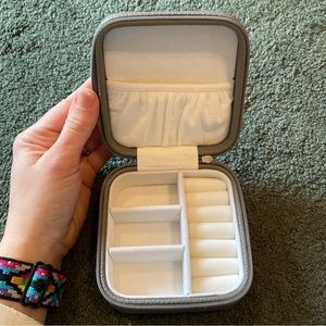 Thirty-one small jewelry organizer box